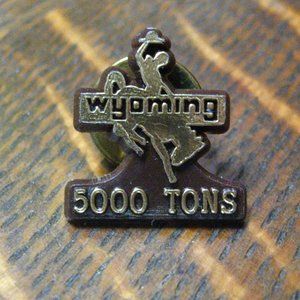 🐴 Wyoming 5000 Tons Vintage Lapel Pin